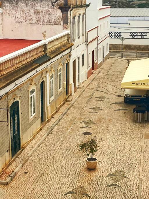 Nice View Apartment In The City Center Fuzeta Esterno foto